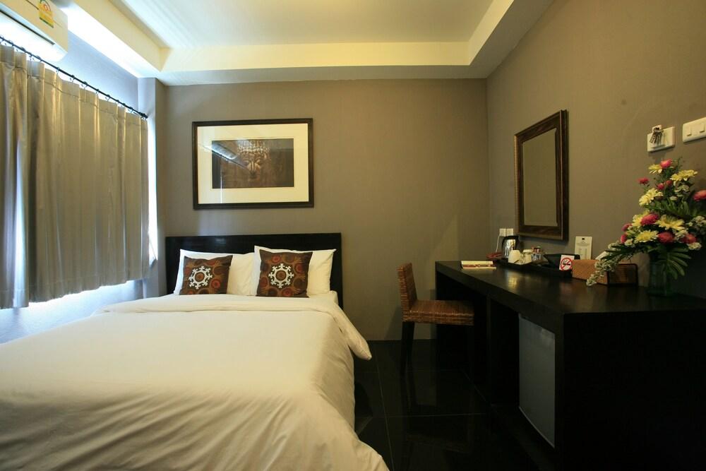 Lilu Chiang Mai Hotel Bagian luar foto