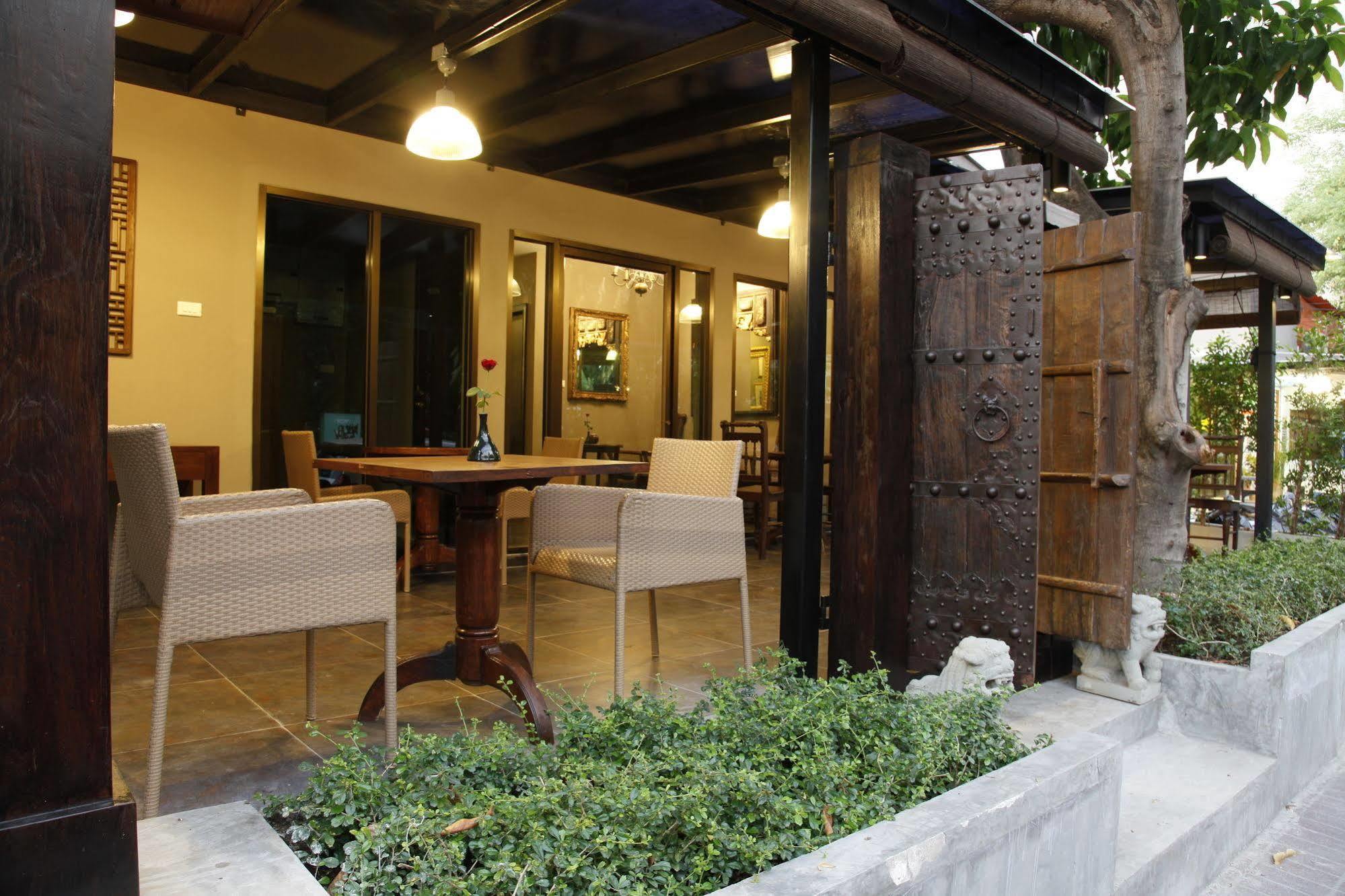 Lilu Chiang Mai Hotel Bagian luar foto